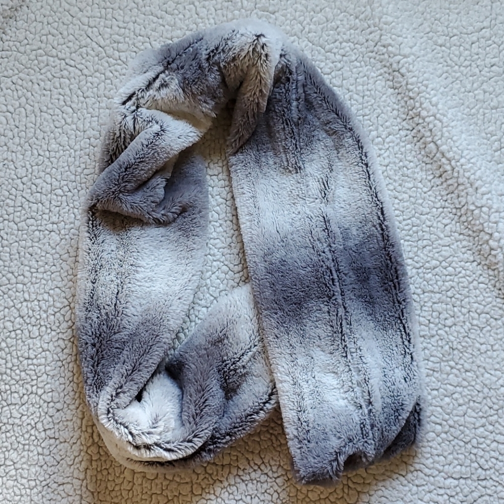 EUC Justice infinity scarf suoee soft gray white